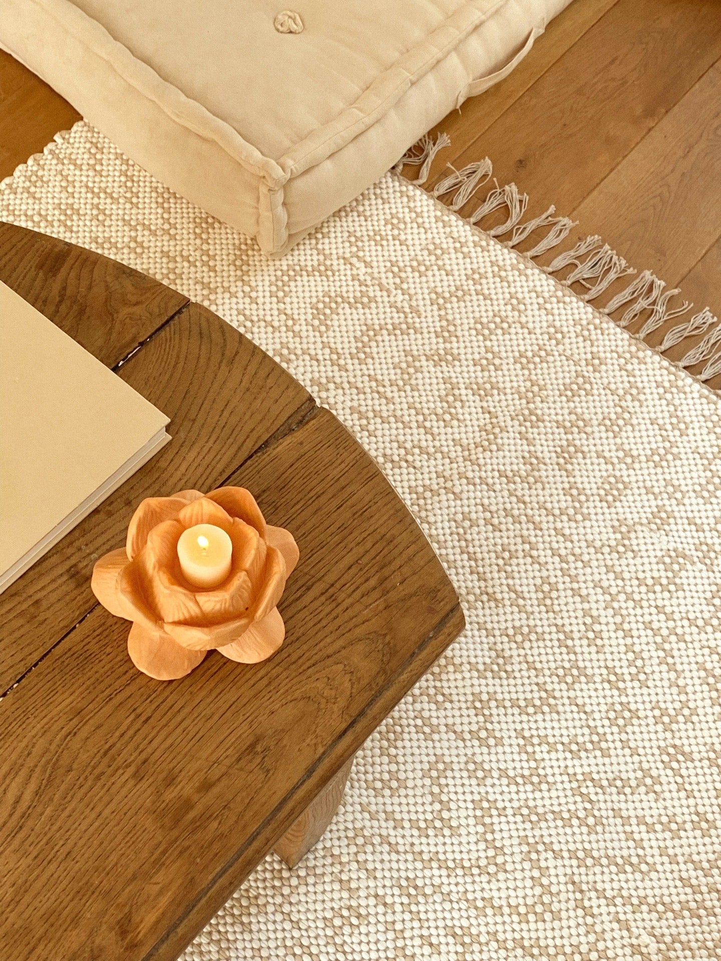 Grand tapis beige et écru à motif, boa vida PIECE UNIQUE